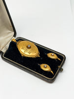 Laden Sie das Bild in den Galerie-Viewer, Antikes Schmuckset aus 21,6 Karat Gelbgold mit Diamanten, Ohrringe und Brosche
