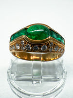 Laden Sie das Bild in den Galerie-Viewer, 750er Gelbgold Ring mit Diamanten und Smaragd
