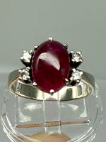 Laden Sie das Bild in den Galerie-Viewer, Gelbgold Ring aus 585er mit Rubin und Diamanten
