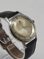 Laden Sie das Bild in den Galerie-Viewer, Vintage Universal Geneve Referenz 206515 "pre Polerouter"
