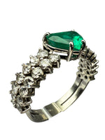 Laden Sie das Bild in den Galerie-Viewer, Ring 750er Weißgold mit Diamanten und Smaragd
