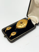 Laden Sie das Bild in den Galerie-Viewer, Antikes Schmuckset aus 21,6 Karat Gelbgold mit Diamanten, Ohrringe und Brosche
