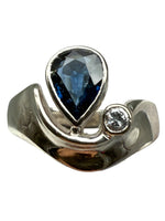 Laden Sie das Bild in den Galerie-Viewer, 14K Weißgold Ring mit Saphir und Diamanten

