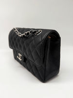 Laden Sie das Bild in den Galerie-Viewer, Chanel Handtasche Klassisch, Kaviarleder, Überschlagtasche
