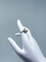 Laden Sie das Bild in den Galerie-Viewer, 585er Weißgold Ring mit Perle und Diamanten
