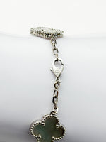 Laden Sie das Bild in den Galerie-Viewer, Van Cleef &amp; Arpels Armband mit 750er Weißgold
