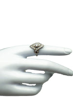 Laden Sie das Bild in den Galerie-Viewer, 950er Art Deco Platin-Ring mit Diamanten
