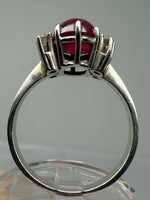 Laden Sie das Bild in den Galerie-Viewer, Gelbgold Ring aus 585er mit Rubin und Diamanten
