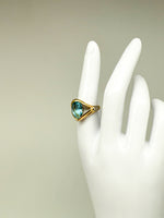 Laden Sie das Bild in den Galerie-Viewer, Augusta 750er Gelbgold Ring mit einem Aquamarin
