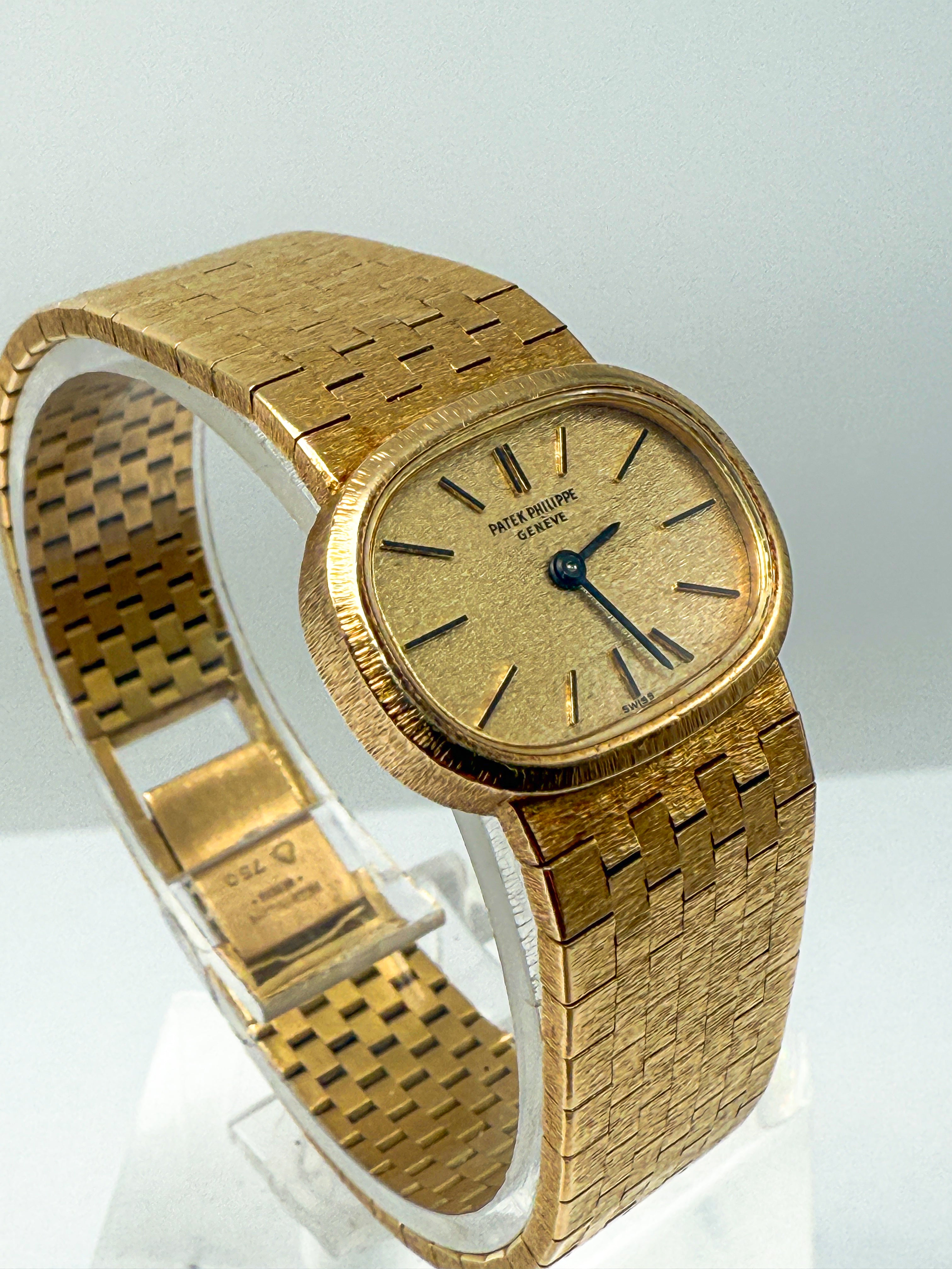 PATEK PHILIPPE Ellipse 18k Gelbgold Damen Armbanduhr 3373/1
