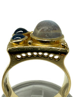 Laden Sie das Bild in den Galerie-Viewer, 18K Gelbgold Ring mit Kristall und Saphir
