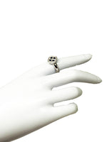Laden Sie das Bild in den Galerie-Viewer, 750er Weißgold Ring mit einem Saphir und Diamanten

