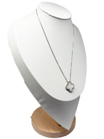 Laden Sie das Bild in den Galerie-Viewer, Van Cleef &amp; Arpels Halskette mit 750er Weißgold
