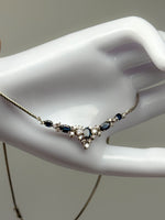 Laden Sie das Bild in den Galerie-Viewer, 585er Weißgold Collier mit Saphir und Diamanten, Zertifikat vorhanden
