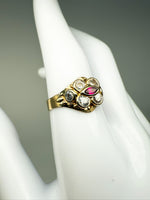 Laden Sie das Bild in den Galerie-Viewer, Gelbgold 585er Ring mit Rubin und Diamanten
