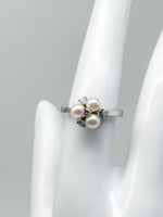 Laden Sie das Bild in den Galerie-Viewer, 585er Weißgold Ring mit Diamanten
