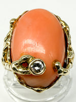 Laden Sie das Bild in den Galerie-Viewer, 14K Gelbgold Ring mit Koralle und Diamanten
