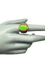 Laden Sie das Bild in den Galerie-Viewer, Ring 750er Gelbgold mit Opal und Diamanten
