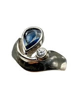 Laden Sie das Bild in den Galerie-Viewer, 14K Weißgold Ring mit Saphir und Diamanten
