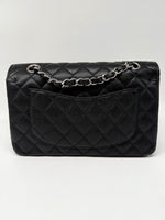 Laden Sie das Bild in den Galerie-Viewer, Chanel Handtasche Klassisch, Kaviarleder, Überschlagtasche
