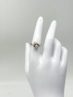Laden Sie das Bild in den Galerie-Viewer, 585er Weißgold Ring mit Diamanten
