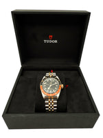Laden Sie das Bild in den Galerie-Viewer, Tudor Black Bay GMT Stahl / Gold Automatik Herrenuhr M79833MN-0001
