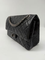 Laden Sie das Bild in den Galerie-Viewer, Chanel Handtasche Vintage Look, Kaviarleder, Überschlagtasche
