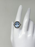 Laden Sie das Bild in den Galerie-Viewer, Ring 585er Weißgold mit Aquamarin und Diamanten
