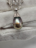 Laden Sie das Bild in den Galerie-Viewer, Damenhalskette - Art Deco - 1920er - Diamanten - Saphir - Perle - Weißgold
