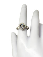 Laden Sie das Bild in den Galerie-Viewer, 750er Weißgold Ring mit einem Saphir und Diamanten
