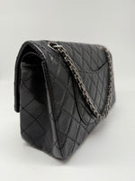 Laden Sie das Bild in den Galerie-Viewer, Chanel Handtasche Vintage Look, Kaviarleder, Überschlagtasche
