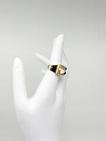 Laden Sie das Bild in den Galerie-Viewer, 18K Gelbgold Ring mit Kristall und Saphir
