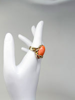 Laden Sie das Bild in den Galerie-Viewer, 14K Gelbgold Ring mit Koralle und Diamanten
