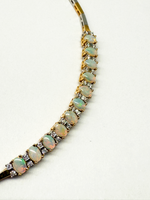 Laden Sie das Bild in den Galerie-Viewer, 750er Gelbgold Collier mit Opal und Diamant
