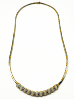 Laden Sie das Bild in den Galerie-Viewer, 750er Gelbgold Collier mit Opal und Diamant
