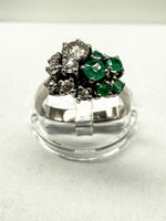 Laden Sie das Bild in den Galerie-Viewer, Ring 585er Gelbgold mit Diamanten und Smaragden
