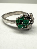 Laden Sie das Bild in den Galerie-Viewer, Ring 585er Gelbgold mit Diamanten und Smaragden

