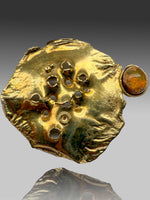 Laden Sie das Bild in den Galerie-Viewer, 585er Gelbgold Brosche mit Opal
