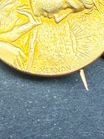 Laden Sie das Bild in den Galerie-Viewer, 21,6 Karate Münze in Form von Brosche mit Diamanten von F. Vernon
