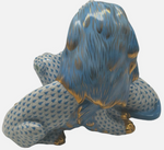 Laden Sie das Bild in den Galerie-Viewer, Herend Porzellan Figur Löwen Fischernetz Blau 1. Wahl
