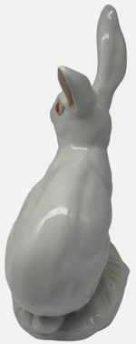 Laden Sie das Bild in den Galerie-Viewer, Herend Porzellan Figur Hase mit roten Augen
