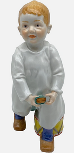 Laden Sie das Bild in den Galerie-Viewer, Meissen Porzellanfigur 1. Wahl, Kind mit Stecken

