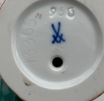 Laden Sie das Bild in den Galerie-Viewer, Meissen Porzellanfigur 1. Wahl, Kind mit Stecken

