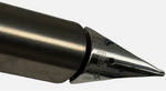 Laden Sie das Bild in den Galerie-Viewer, Porsche Design Solid Fountain Pen ''M'' 18K Füllfederhalter

