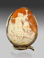 Laden Sie das Bild in den Galerie-Viewer, Kameebrosche Gelbgold, Antik, 14k
