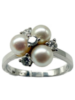 Laden Sie das Bild in den Galerie-Viewer, 585er Weißgold Ring mit Diamanten
