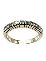 Laden Sie das Bild in den Galerie-Viewer, Ring 585er Weißgold mit Diamanten
