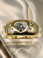 Laden Sie das Bild in den Galerie-Viewer, 750er Gelbgold Ring mit Herzdiamanten
