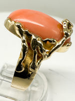 Laden Sie das Bild in den Galerie-Viewer, 14K Gelbgold Ring mit Koralle und Diamanten
