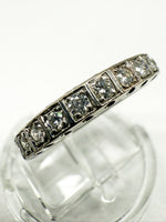 Laden Sie das Bild in den Galerie-Viewer, 585er Weißgold Ring mit Diamanten
